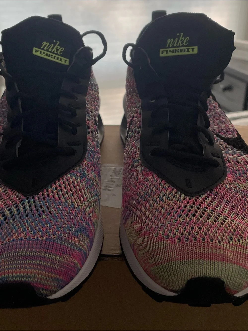 Nike lightweight flyknit
